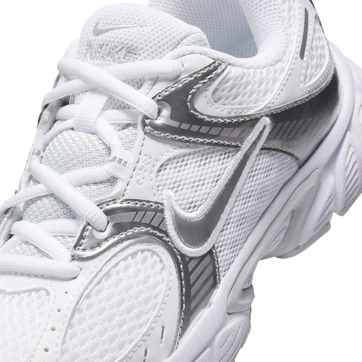 NIKE V5 RNR Boys Running Shoes